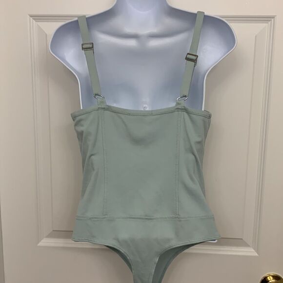 Haute Monde size medium bustier style mint bodysuit w/built in bra/wide straps - Picture 3 of 7